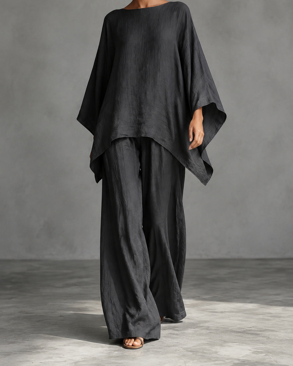 Charcoal Serena two-piece set on a model